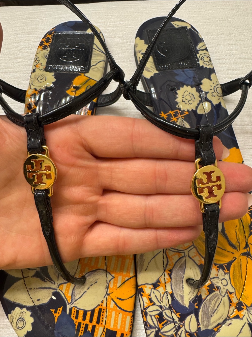 Limited edition Tory Burch Printed Miller-Style T-Strap Sandals - Picture 7 of 9